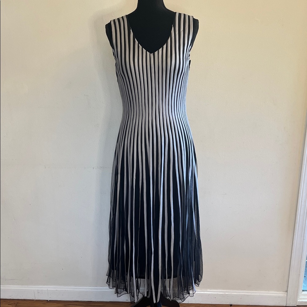 Chic Striped Black and White Midi Dress